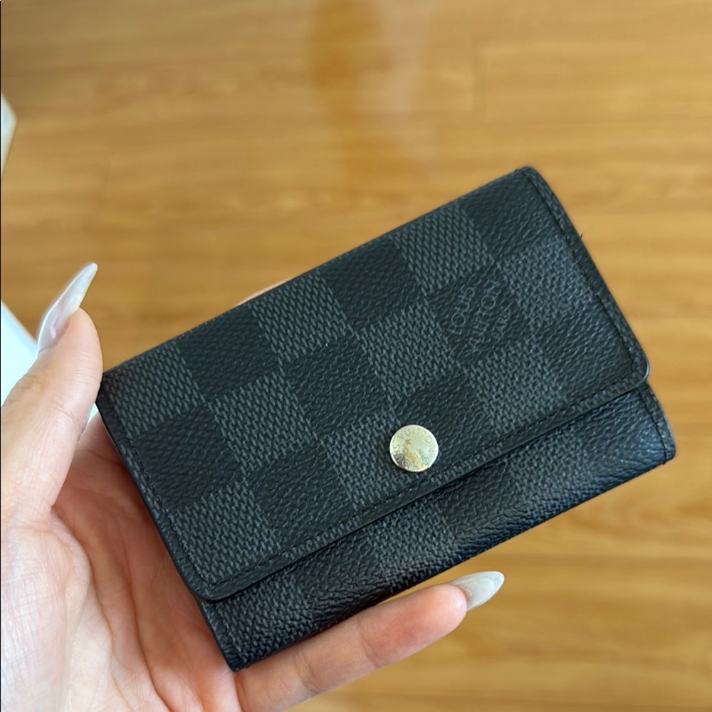 Louis Vuitton 6-Ring Key Holder in Damier Graphite
